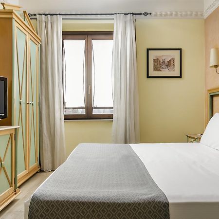 Hotel Exe Domus Aurea Roma Esterno foto